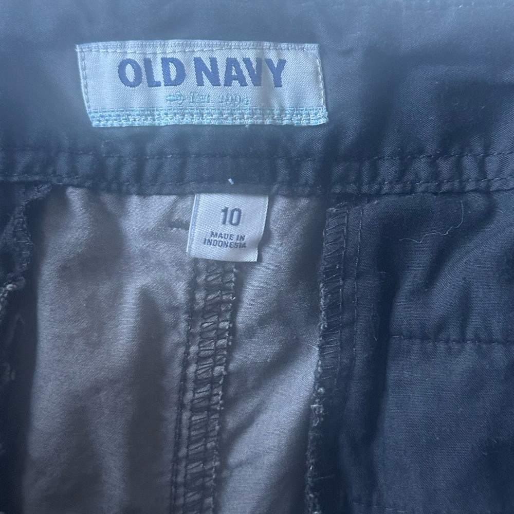 Old Navy Floral Patterned Mid Rise Dress Shorts - Gray - Picture 6 of 8